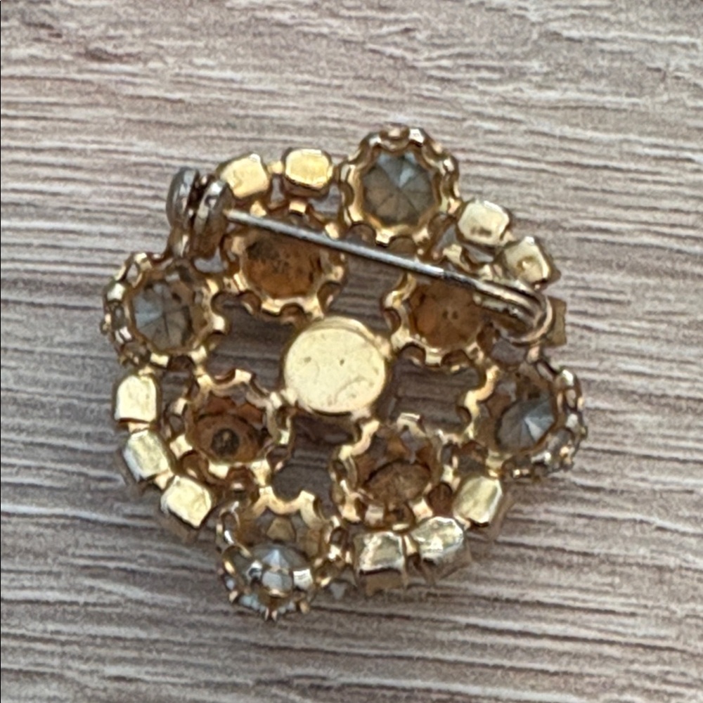 Vintage Aurora Borealis Prong Gold Tone Brooch - Picture 4 of 5